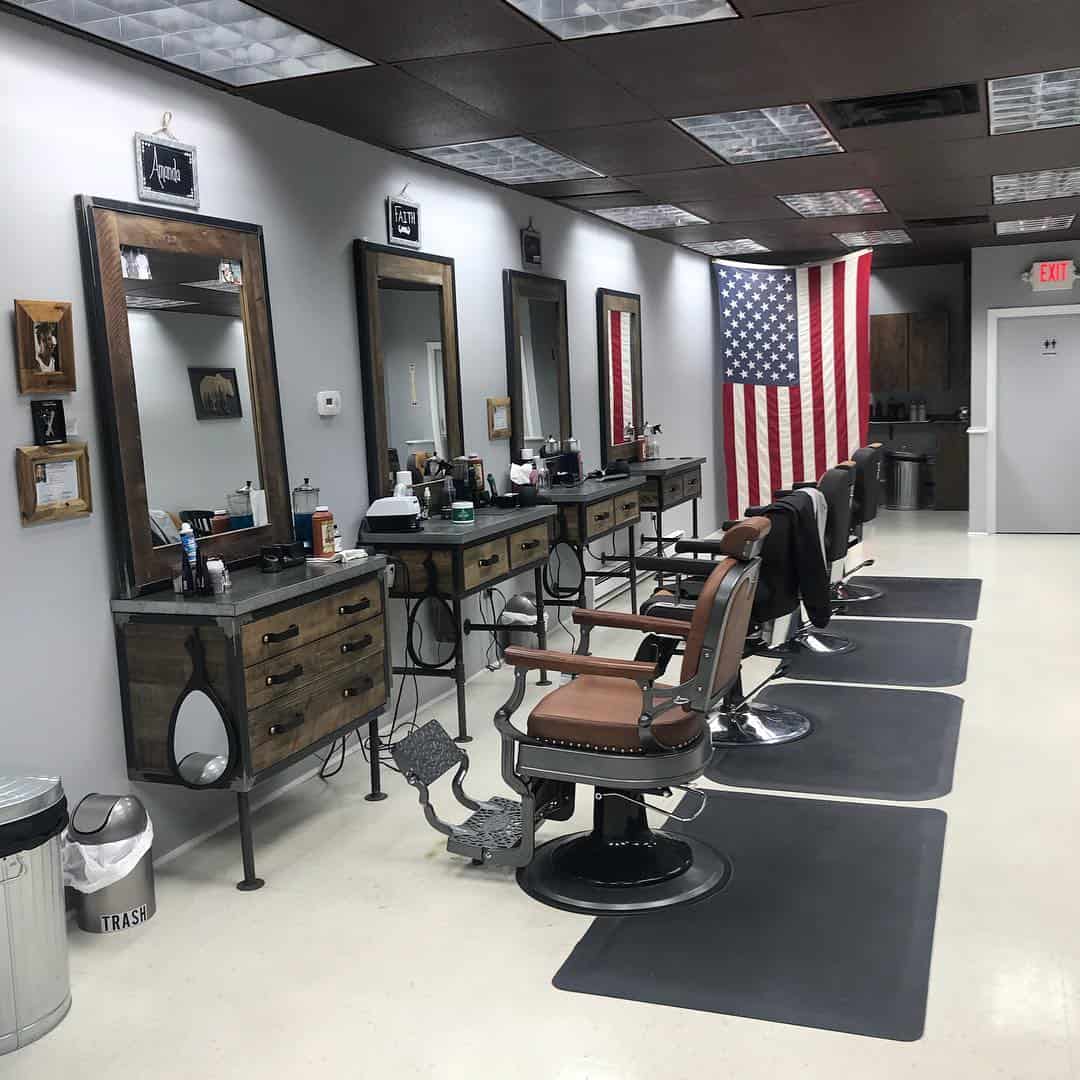 Mand's Barber Parlour & Shave Shop